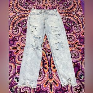 American Eagle ripped jeans. Size 6. Never worn.